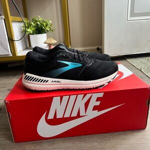 Brooks Wmns Ariel 20 ‘Black Blue’